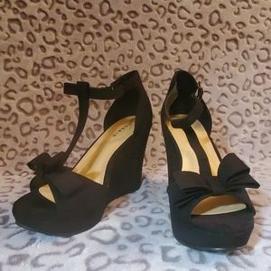 Wedge Sandals with Bow